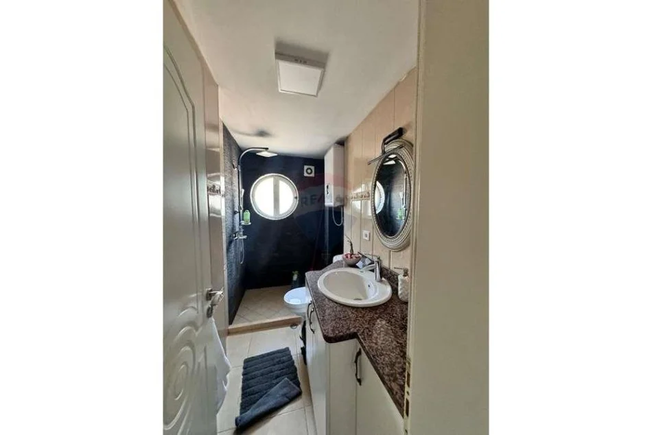 Tirane, jepet me qera 1+1 Kati 1, 50 m² 450 € (mine peza)