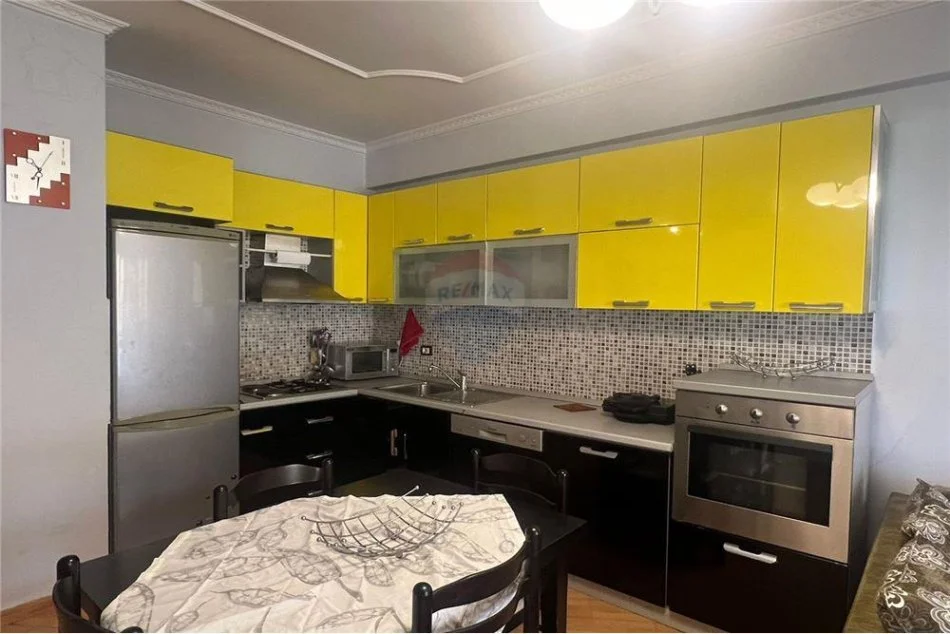 Shqiperi, jepet me qera apartament 2+1 Kati 7, 120 m² 550 € (Rruga Dhimitër Shuteriq - Komuna e parisit - Komuna e Parisit, Shqipëri)