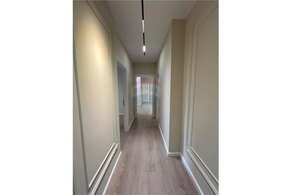 Tirane, shitet apartament 2+1 Kati 3, 103 m² 255.000 € (9 - kateshet - Qendër)