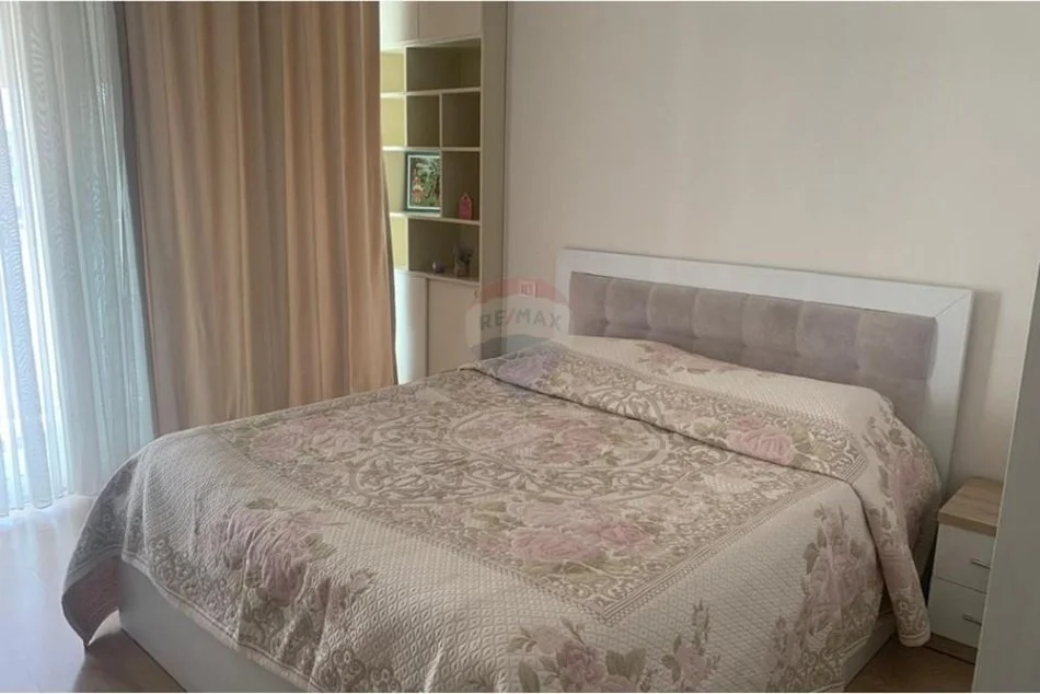 Tirane, jepet me qera apartament 1+1 Kati 8, 55 m² 650 € (Apartament me qira , 1+1. Kompleksi Kika 2)