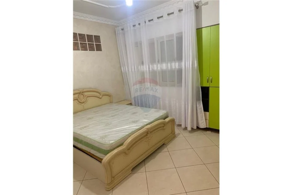 Tirane, jap me qera apartament 2+1+Aneks+Ballkon Kati 4, 110 m² 500 € (Liqeni i Thate)