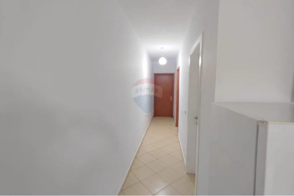 Tirane, jepet me qera apartament 2+1+Ballkon Kati 3, 97 m² 450 € (Rruga Hamdi Garunja)