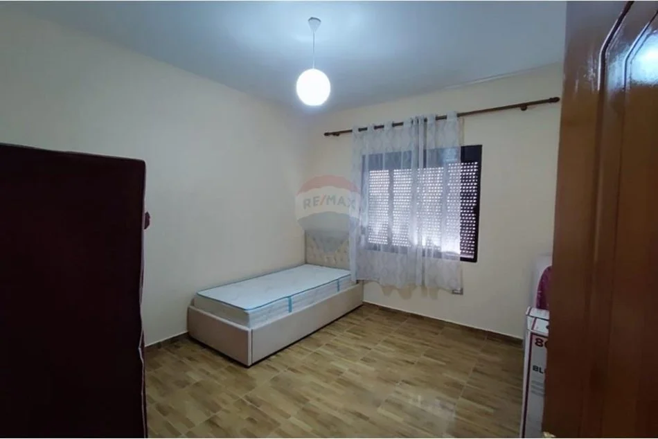 Tirane, jepet me qera apartament 2+1 Kati 4, 105 m² 550 € (Pazari i Ri - Blv Xhorxh W Bush,)