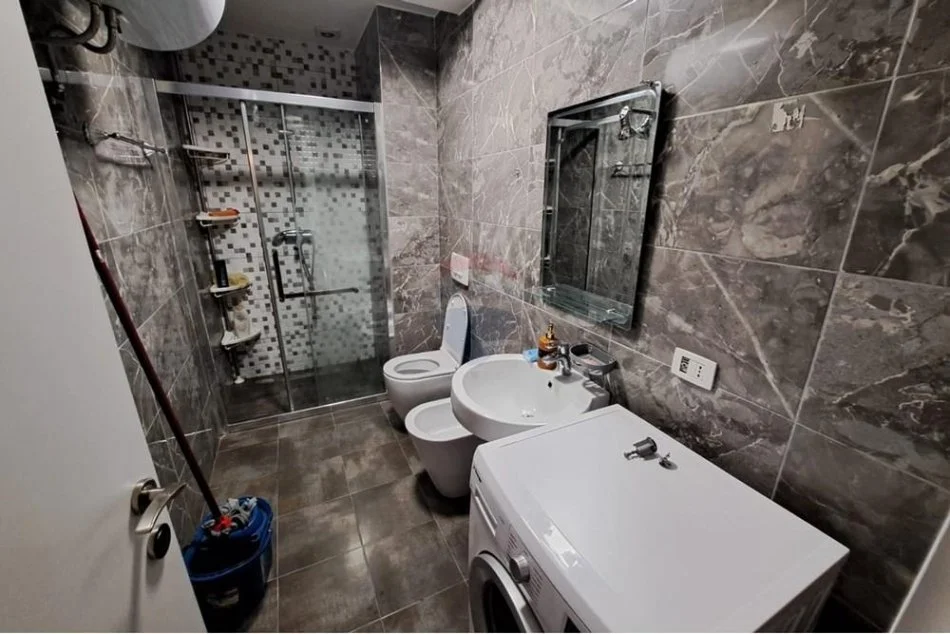 Tirane, jepet me qera apartament 2+1 , 94 m² 700 € (Don Bosko,)