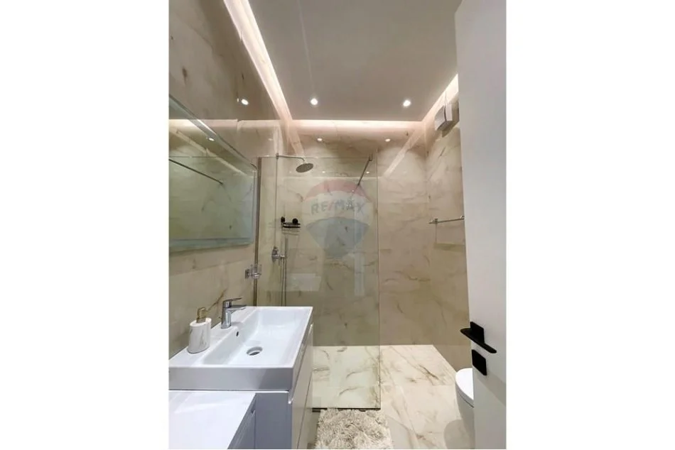 Tirane, jepet me qera 1+1+Aneks+Ballkon Kati 2, 66 m² 800 € (Rruga e Kavajes - Kompleksi Delijorgji,)