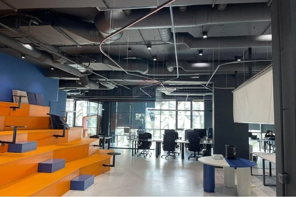 Tirane, jepet me qera zyre Kati 3, 400 m² 12.000 € (Bllok)