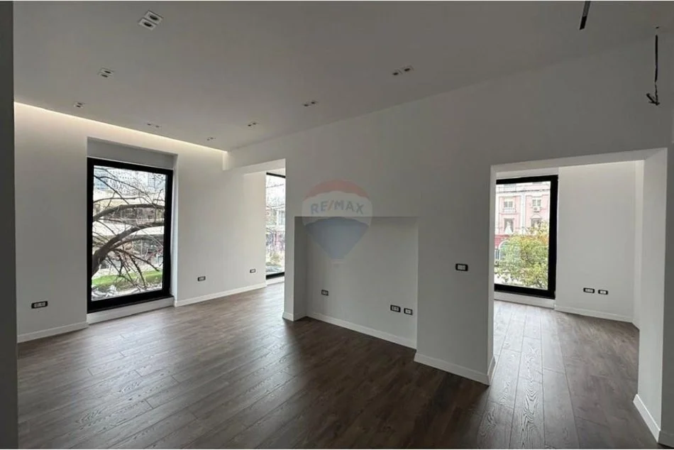 Tirane, jepet me qera , 1.500 € (Shallvaret)