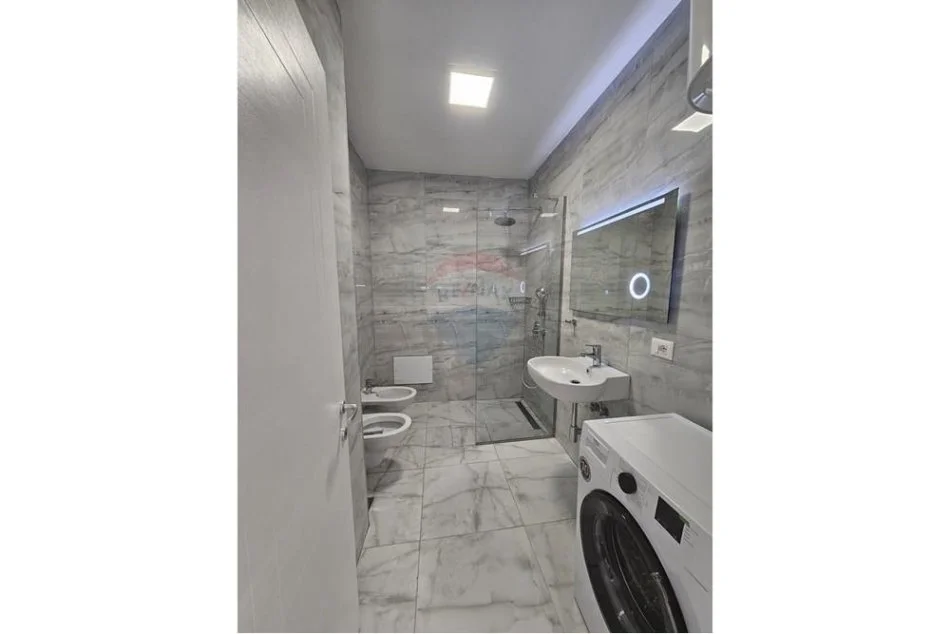 Tirane, jepet me qera apartament 1+1 Kati 3, 66 m² 900 € (Rruga e Kavajës)