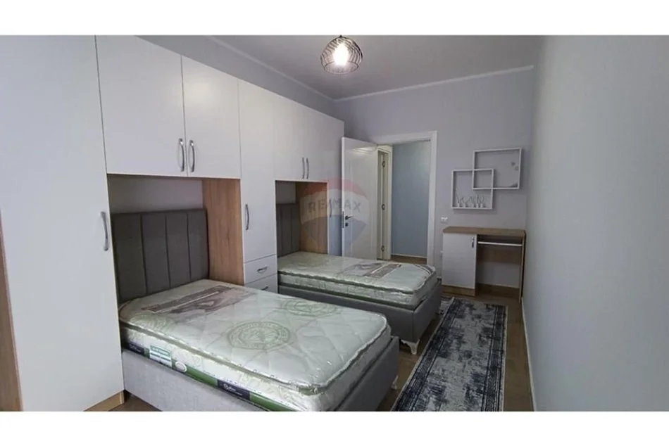 Tirane, jepet me qera apartament 1+1+Aneks+Ballkon , 90 m² 580 € (Rruga Kongresi Manastirit - Porcelan)