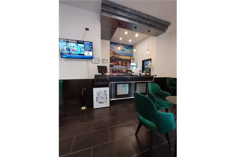 Tirane, jepet me qera lokal Kati 0, 186 m² 1.300 € (QIRA BAR-KAFE SIRI KODRA!)