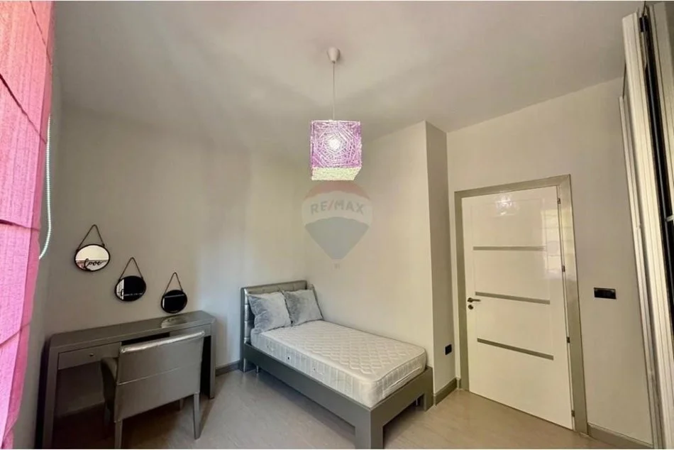 Tirane, jepet me qera apartament 2+1 Kati 2, 95 m² 700 € (Apartament 2+1+ post parkimi tek Liqeni)
