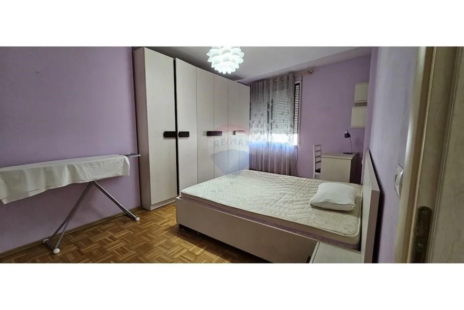 Tirane, jepet me qera apartament 1+1 Kati 3, 78 m² 550 € (Jepet apartament me qira te rruga Mine Peza)
