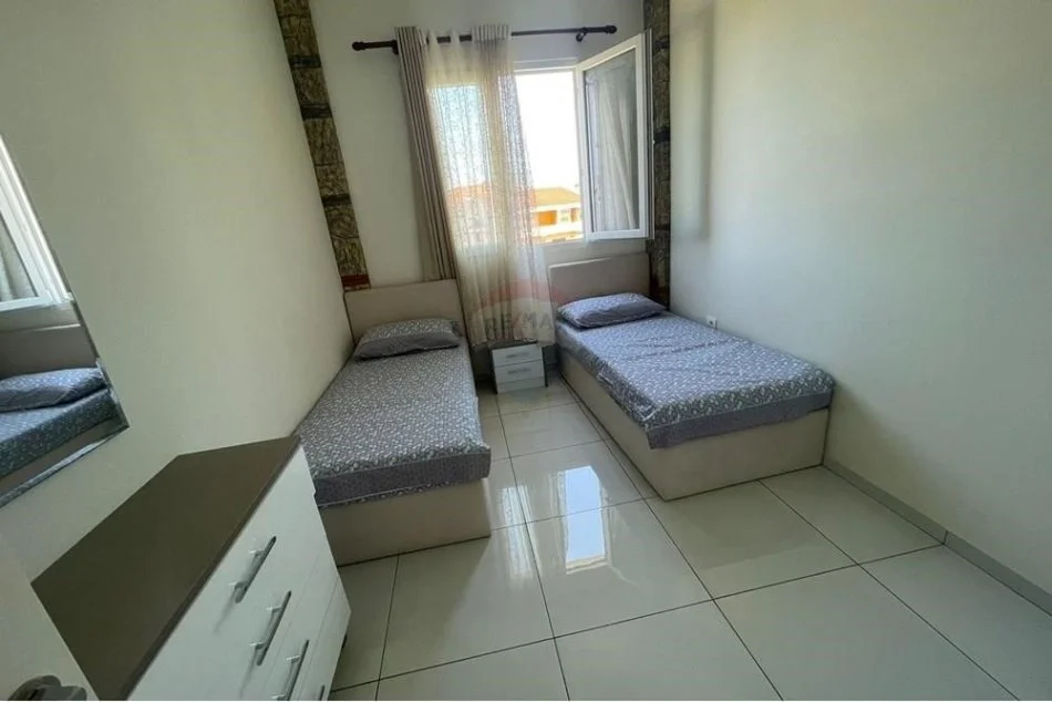 Tirane, jepet me qera 2+1 Kati 3, 100 m² 550 € (Apartament 2+1 me qira)