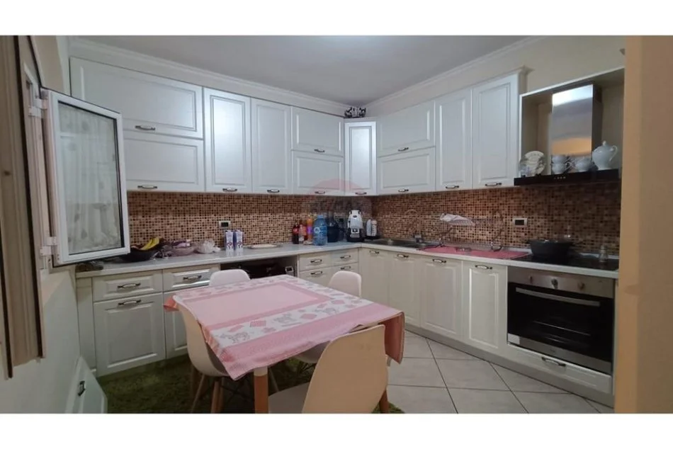 Tirane, shitet apartament 3+1+Aneks+Ballkon Kati 6, 155 m² 325.000 € (Tirana e Re - Sheshi Willson)