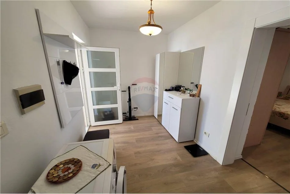 Tirane, jepet me qera apartament 1+1 Kati 1, 81 m² 500 € (Rruga Pjeter Budi - Qyteti Studenti,)