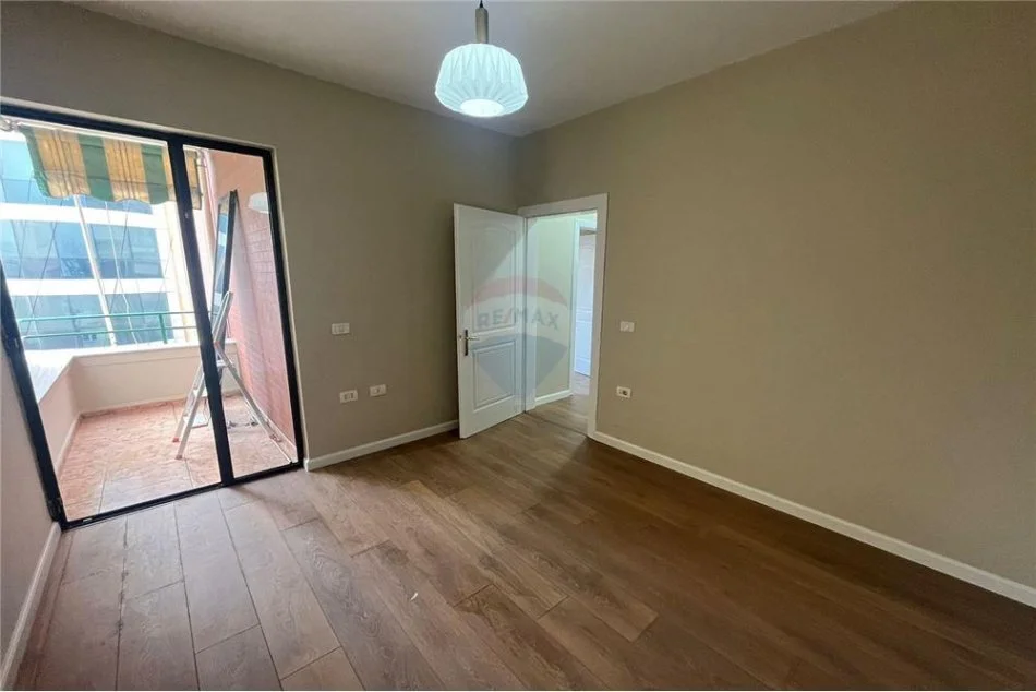 Tirane, shitet apartament 2+1 Kati 5, 90 m² 185.000 € (Rruga e Saraceve - Pazari i Ri)