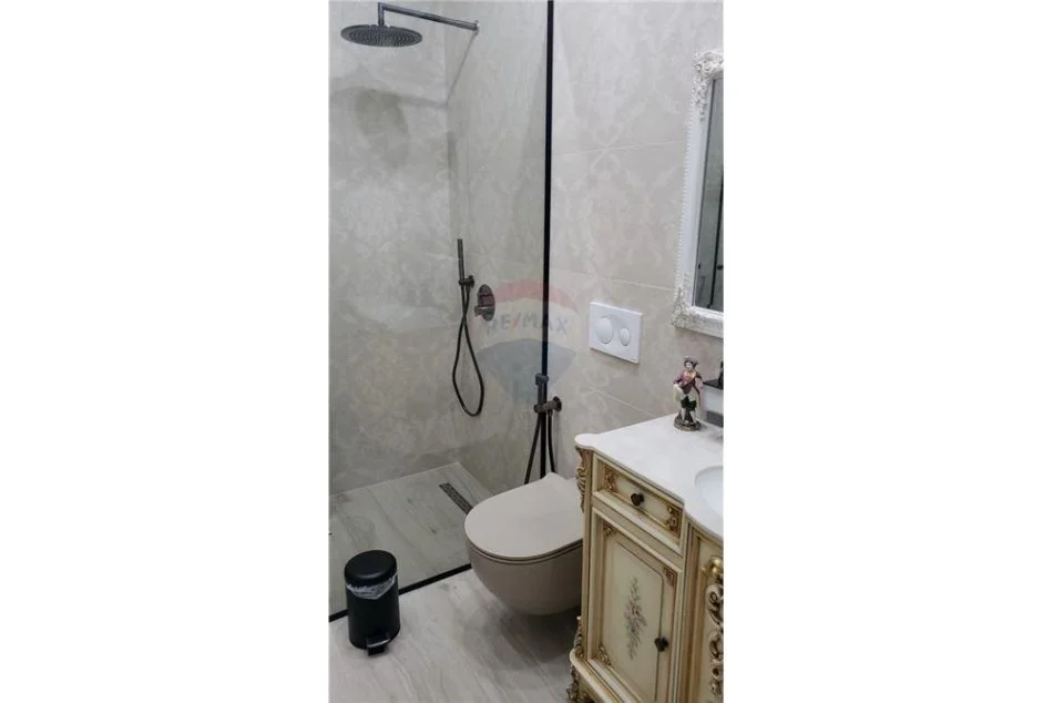 Tirane, jepet me qera garsonier Kati 1, 40 m² 450 € (Kongresi i Manastirit - Porcelan - Xhamlliku)