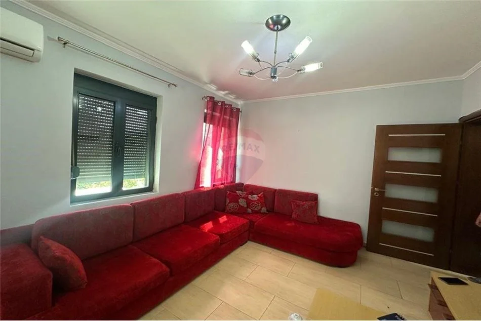 Tirane, jepet me qera 1+1+Ballkon Kati 4, 65 m² 550 € (APARTAMENT ME QIRA 1+1, Bllok)
