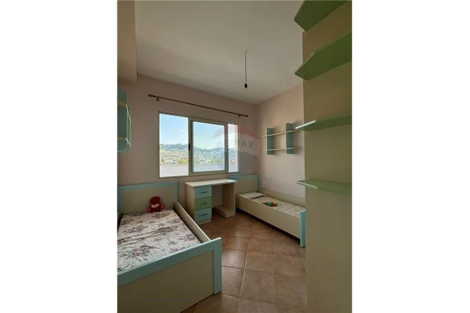 Tirane, jepet me qera apartament 2+1 Kati 7, 110 m² 450 € (Apartament 2+1 me qira tek Pallatet Cabej!)
