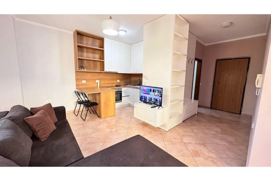 Tirane, jepet me qera apartament 1+1 , 65 m² 520 € (Apartament 1+1 per qira tek Stacioni i Trenit!)