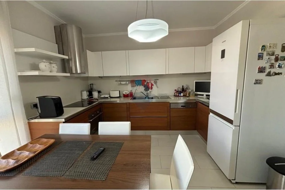 Tirane, shitet apartament 2+1 Kati 6, 121 m² 295.500 € (Rruga e Elbasanit,)