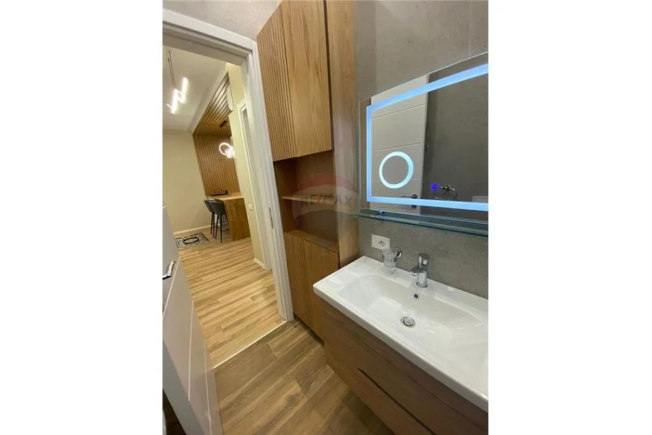 Tirane, jepet me qera apartament 1+1+Aneks+Ballkon , 75 m² 800 € (Rruga Kavajes)