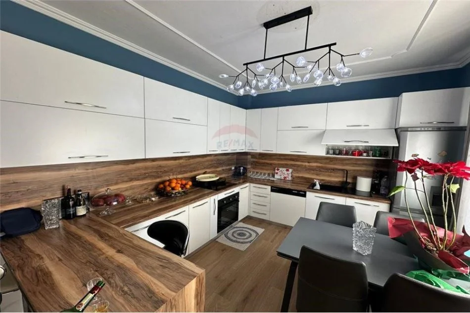 Tirane, shitet apartament 2+1 Kati 2, 122 m² 210.000 € (APARTAMENT 2+1 PER SHITJE TEK KOPSHTI BOTANIK)