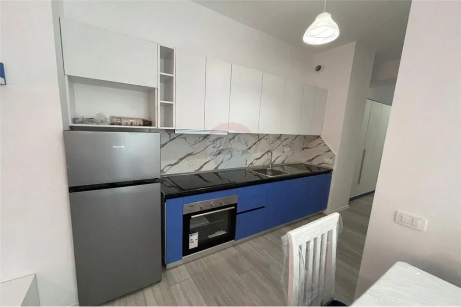 Tirane, jepet me qera apartament 2+1 Kati 4, 90 m² 450 € (Apartamenti ndodhet tek Kompleski Mangalem.)