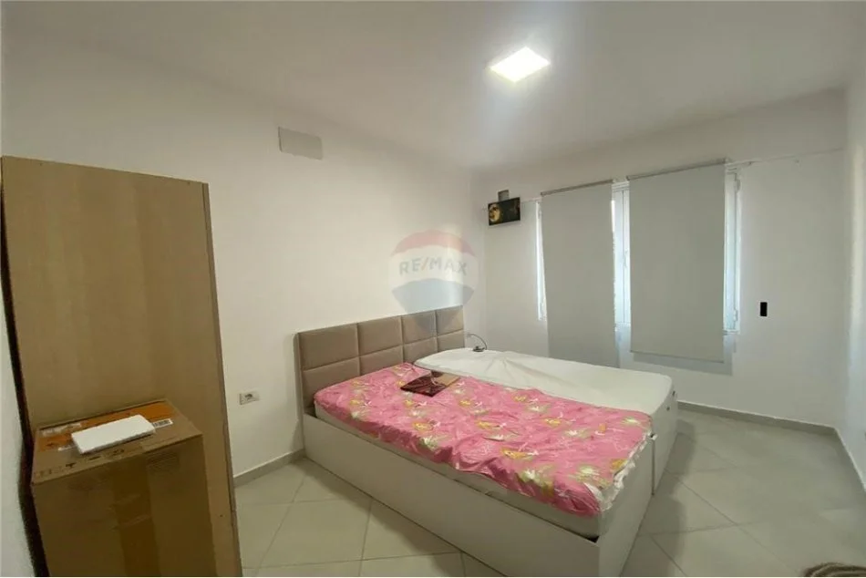 Tirane, jepet me qera apartament 2+1 , 90 m² 500 € (Apartament 2+1+2+ post parkimin me qera te SimaCo)