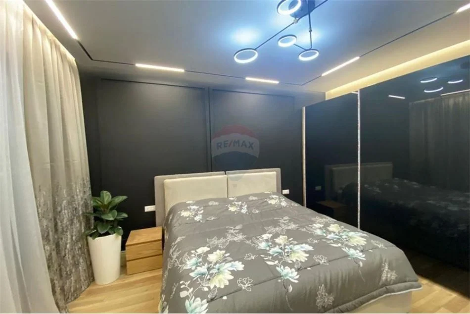 Tirane, jepet me qera apartament 1+1 , 75 m² 800 € (Apartament luksoz per qira tek Arlis!)