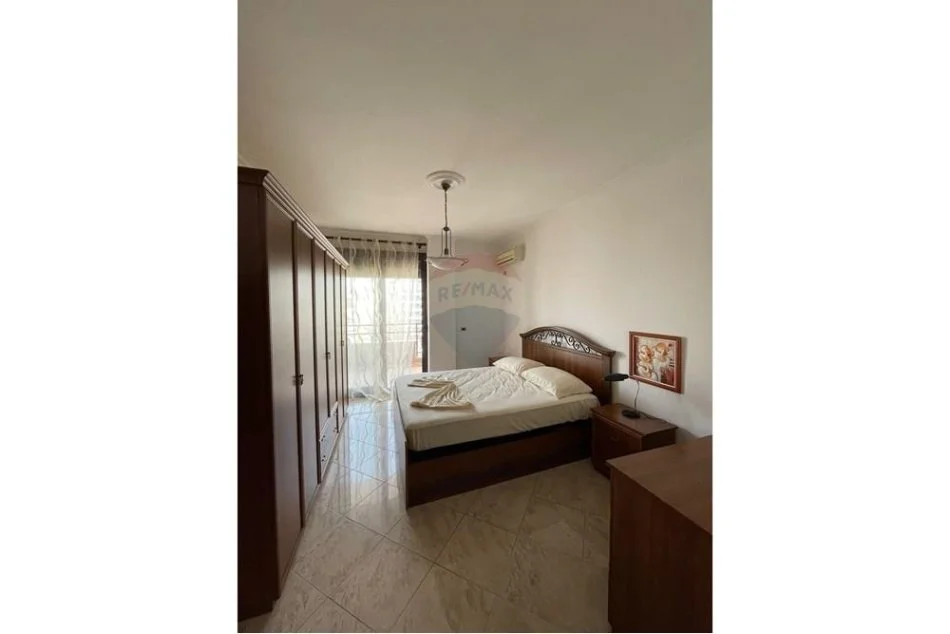 Tirane, jepet me qera apartament 2+1+Aneks+Ballkon Kati 8, 145 m² 800 € (Bllok - Libri Universitar)