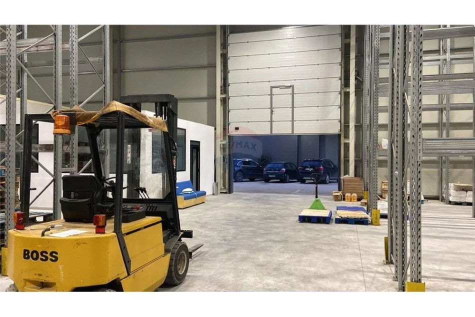 Tirane, jepet me qera magazine Kati 0, 1.020 m² 5.000 € (TEG)