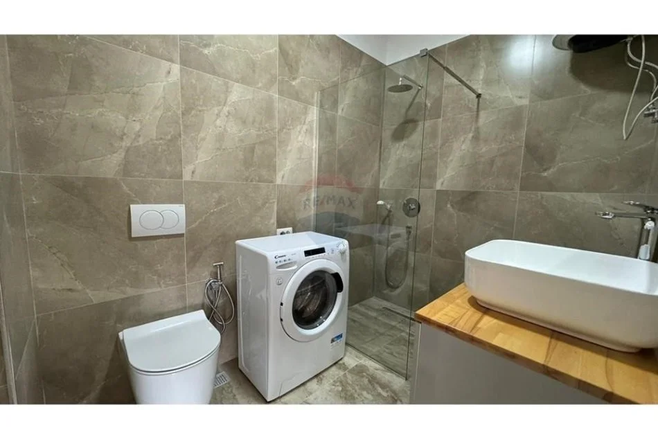 Tirane, jepet me qera 1+1 , 65 m² 750 € (Apartament 1+1 per qira ne Qender!)