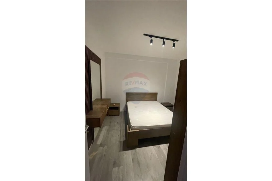 Tirane, jepet me qera apartament 2+1 Kati 5, 82 m² 800 € (Kopshti Botanik)