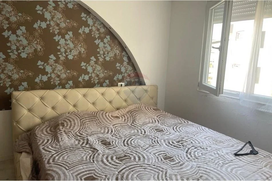 Tirane, jepet me qera 2+1+Ballkon , 450 € (bulevardi Migjeni)