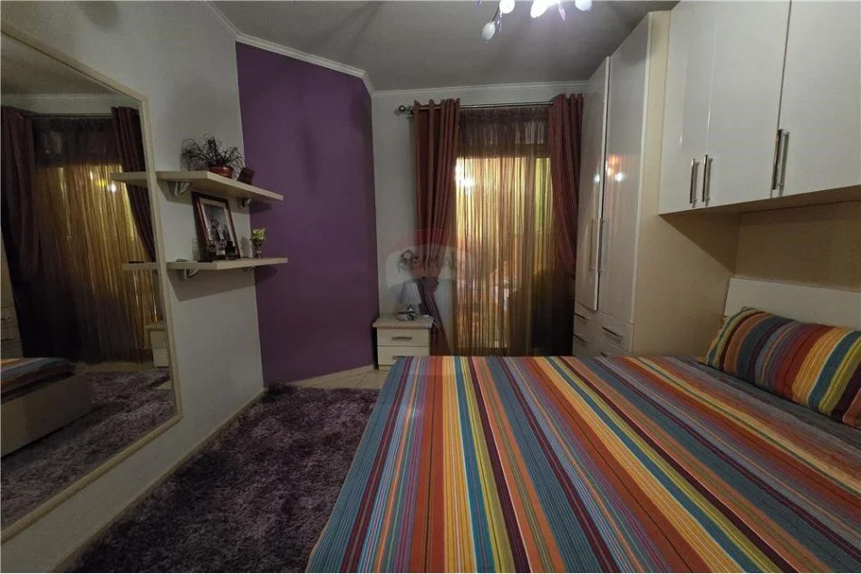 Tirane, jepet me qera apartament 2+1 Kati 6, 120 m² 900 € (Apartament 2+1 per qira tek Rruga e Barrikades !)