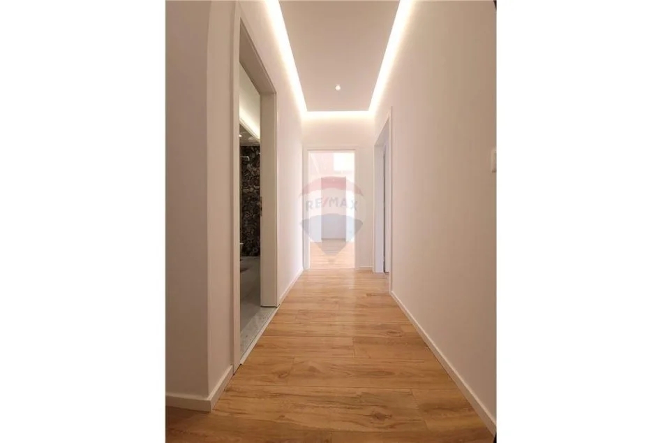 Tirane, shitet apartament 2+1 Kati 6, 94 m² 210.000 € (Rruga E Durresit)