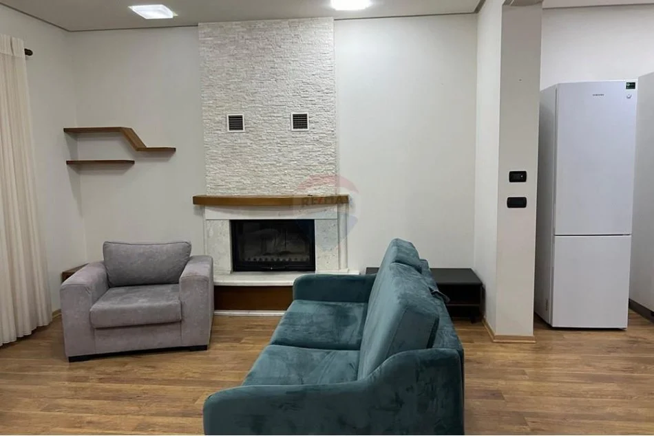 Tirane, jepet me qera 5+1+Ballkon Kati 0, 2.000 m² 2.000 € (TEG)