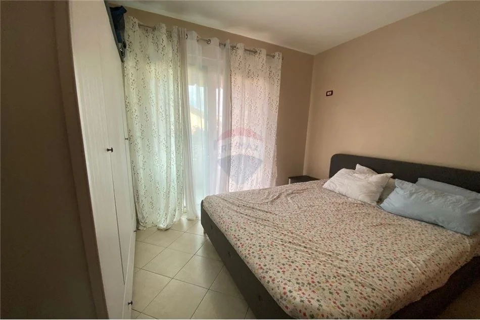 Tirane, jepet me qera apartament 1+1 Kati 2, 45 m² 550 € (Komuna Parisit)