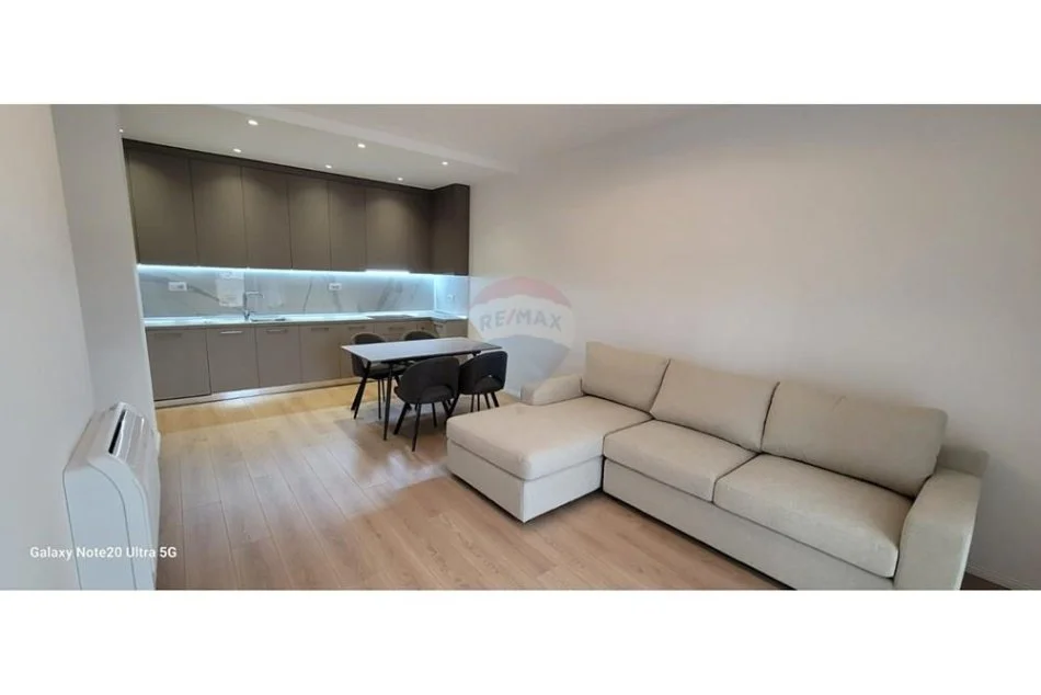 Tirane, jepet me qera apartament 2+1 Kati 3, 98 m² 650 € (Kopshti Botanik)
