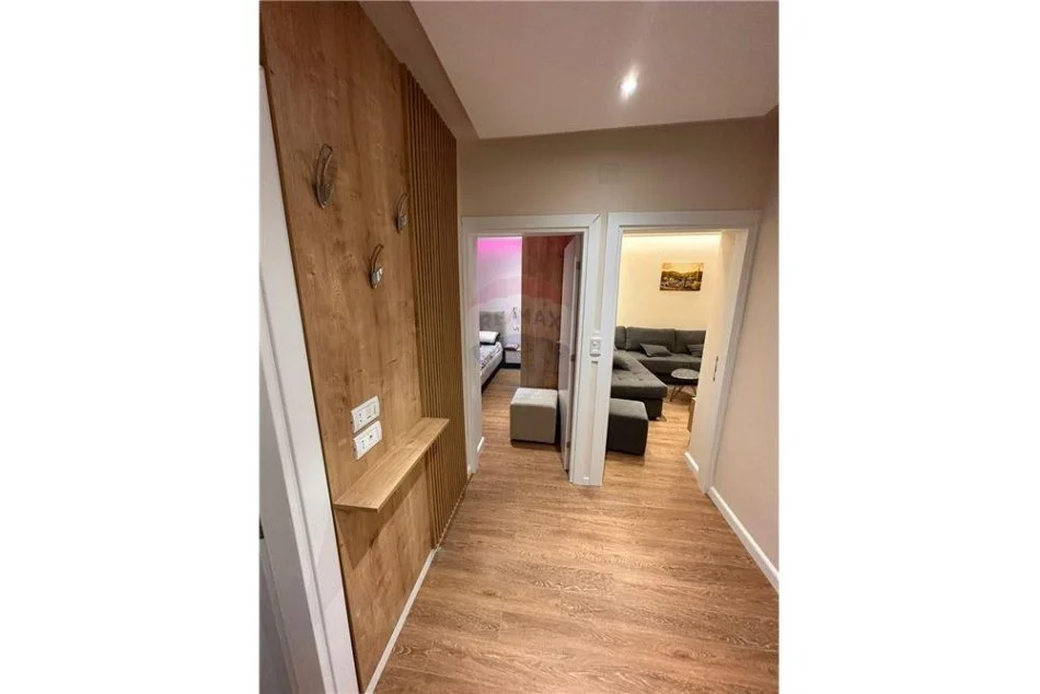 Shqiperi, jepet me qera apartament 2+1 Kati 2, 70 m² 650 € (Blloku i Ambasadave)