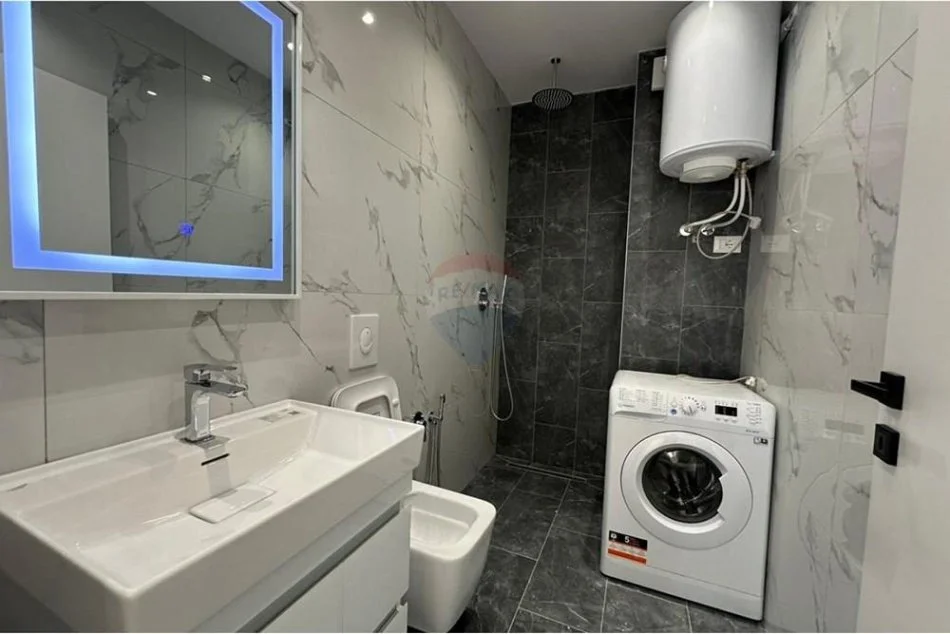 Tirane, shitet 1+1 Kati 9, 59 m² 125.000 € (Rruga Kavajes)