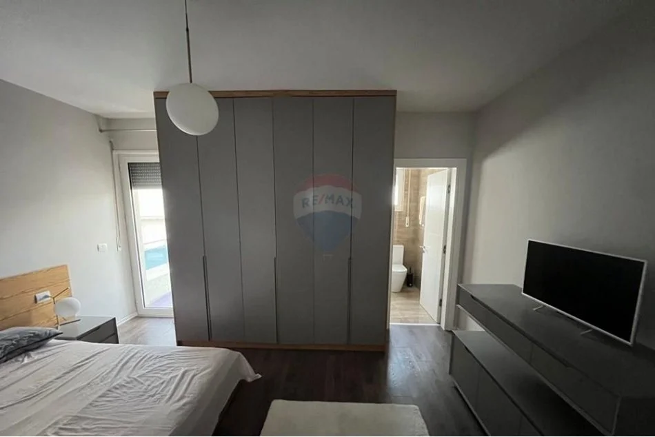 Tirane, jepet me qera 2+1+Ballkon Kati 4, 90 m² 700 € (Kompleksi Mateo, Kopshti Zoologjik)