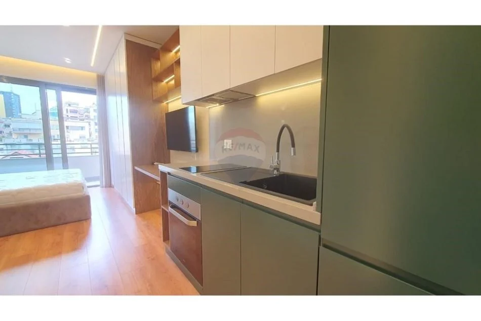 Tirane, jepet me qera 1+1 Kati 4, 75 m² 500 € (Studio apartament per qira te Pazari i Ri!)