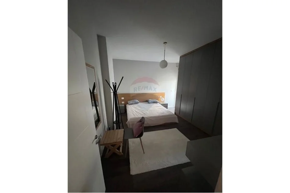 Tirane, jepet me qera apartament 2+1 Kati 8, 98 m² 700 € (Apartament 2+1 me qira tek Kopshti Zoologjik!)