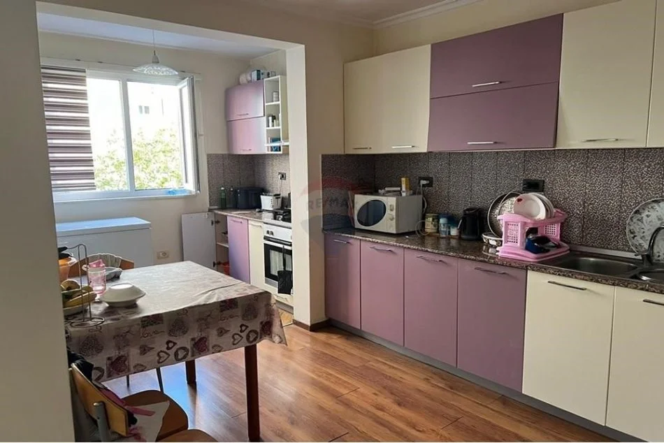 Tirane, shitet apartament 4+1 , 210 m² 320.000 € (Dupleks ne shitje ne Laprake, Blloku Gintash)