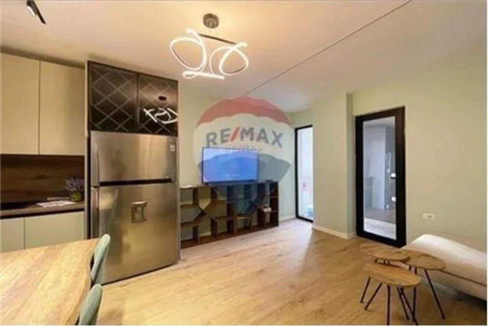 Tirane, jepet me qera apartament 2+1 Kati 3, 116 m² 700 € (Apartament 2+1+2 me qera prane Kompleksit Star)