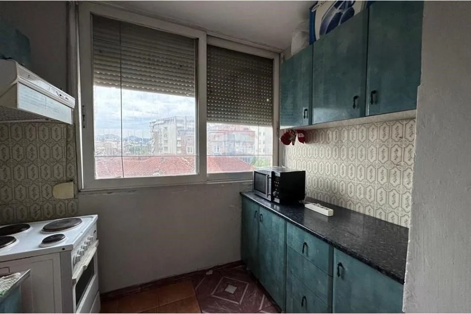 Tirane, jepet me qera apartament duplex 1+1 Kati 4, 75 m² 450 € (Apartament 1+1 per qira te Pazari i Ri)