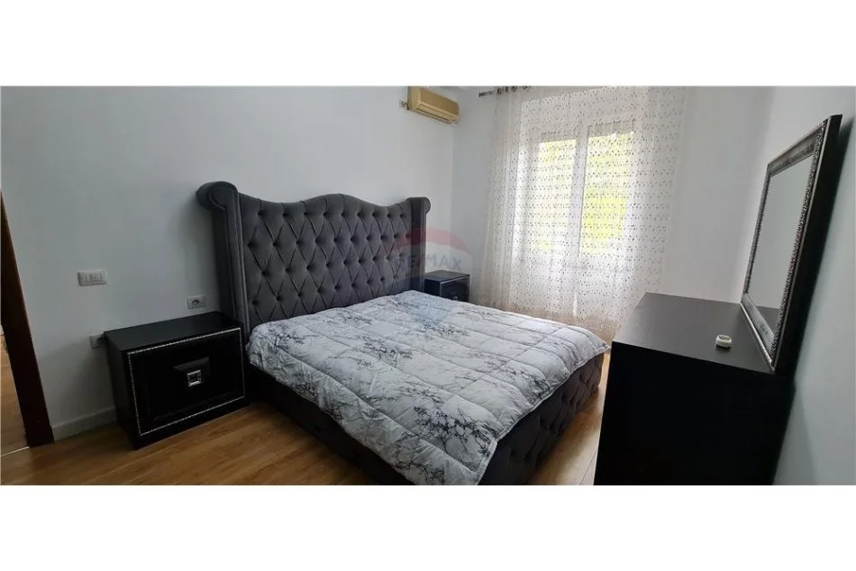 Tirane, jepet me qera apartament 2+1+Ballkon Kati 2, 74 m² 750 € (Shallvaret, Myslym Shyri)