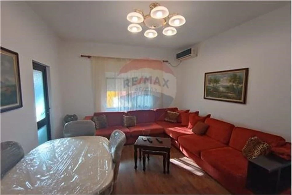 Tirane, jepet me qera apartament 2+1 Kati 2, 101 m² 600 € (Apartament 2+1+2 me qera tek Mine Peza)